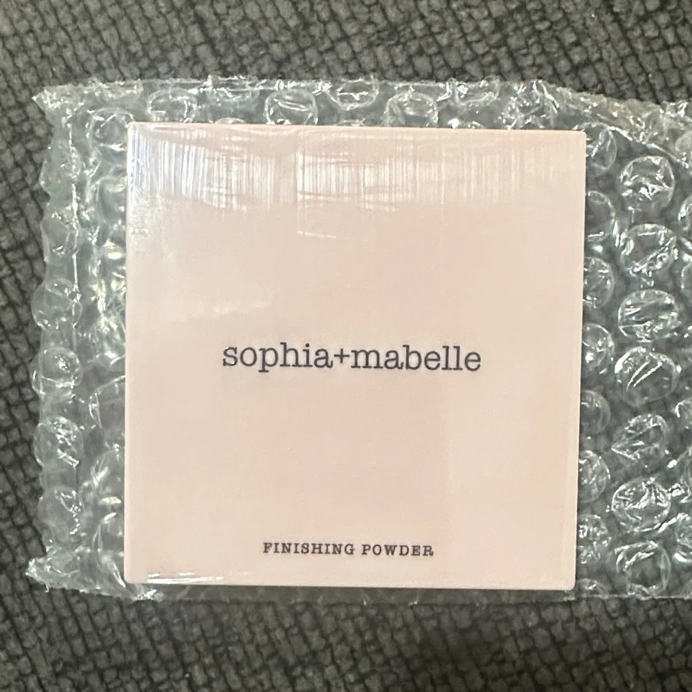 Sophia + Mabelle Finishing Powder porcelain petal